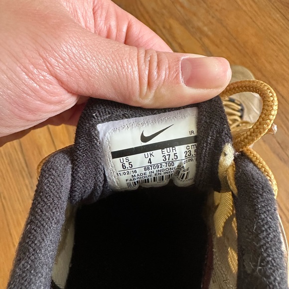 Air Max Plus Metallic Gold - Picture 4 of 4